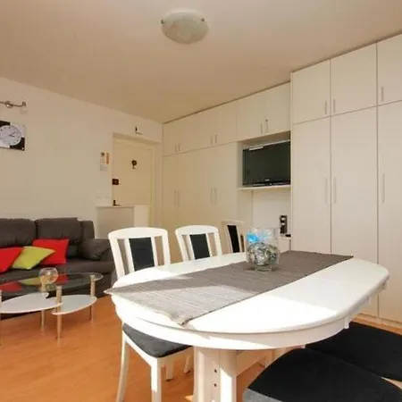 Appartement Charming Arena - One Bedroom With Terrace And Sea View